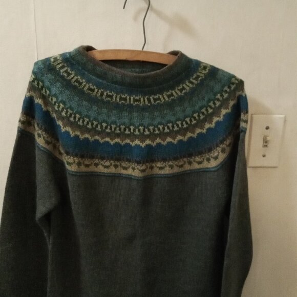 Unbranded Alpaka Sweater Sz S green and pattern around neckline Made in Pe - Picture 3 of 7